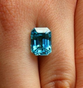 blue_zircon_6.jpg