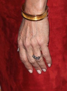 2-courteney-cox-engagement-ring-johnny-mcdaid-celebrity-weddings-0422-getty-h724.jpg