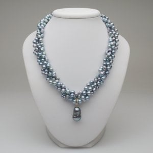 blue_akoya_necklace_a.jpg