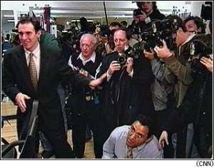 cnn_photo_of_reporters_gaping_at_alicia_machado_jan1997.jpg