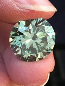 tueys10caratgreendiamond.jpg