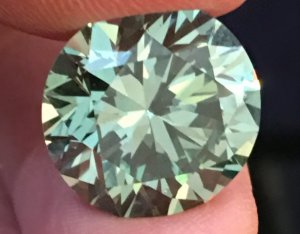 10caratgreenirradiateddiamond.jpg