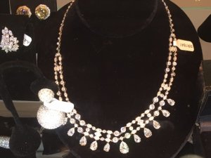 pearnecklaceantiqueomg.jpg