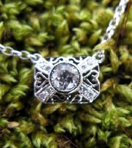 pendant%20on%20moss%202%20rs.jpg