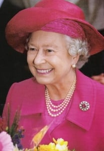 queenpinkstonebrooch.jpg