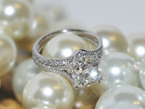 CharmyPoo%20-%20WeddingSet%20-%20Pearls3.jpg