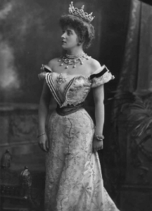 almina-countess-of-carnarvon-1900.jpg