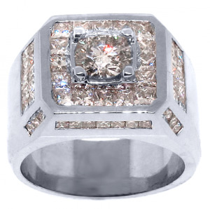 diamond_ring_big_round_centerstone_and_surrounding.png