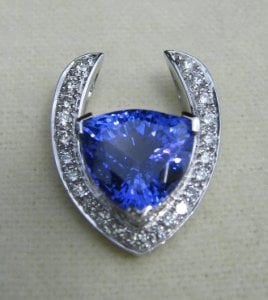 3.89 ct tanz pendant.jpg