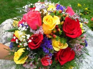 367_bright_red_rose_yellow_rose_maid_bouquet.JPG