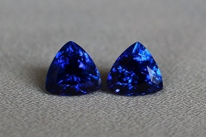 pair_of_trillion_tanzanites_-_dim_indoors__shade__2a_.jpg