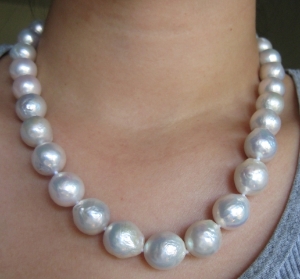 white_ripple_necklace.jpg