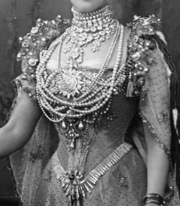 queen-alexandra-coronation-jewelry.jpg