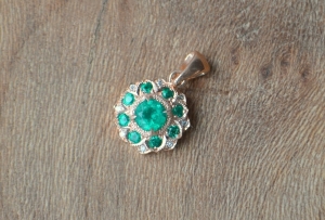 emerald_pendant_1.jpg