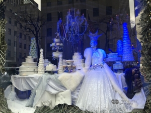 iceprincesssaksfifthchristmaswindows_0.jpg