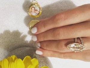 Jaime_King_ring_close_up.jpg