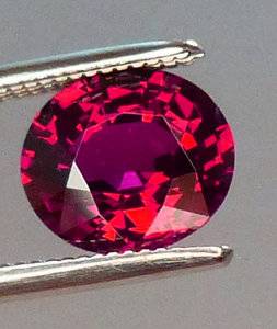 spinel_burma_116pt_oval_red.jpg