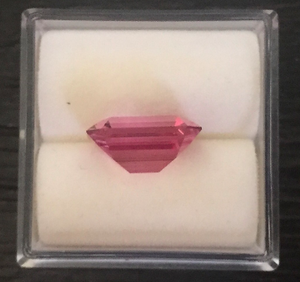 Pink spinel from side.png