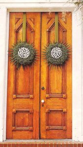 door wreaths234234.jpg