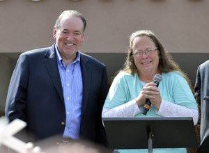 mike-huckabee-kim-davis.jpg