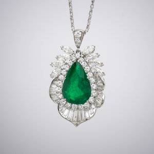 9.26 Ct Emerald Pendant 1.jpg