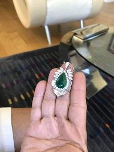 9.26 Ct Emerald Pendant 3.jpg