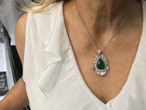 9.26 Ct Emerald Pendant 5.jpg