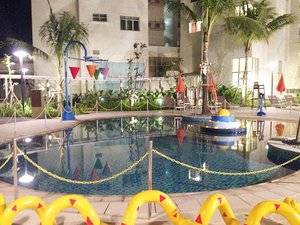 Shangri-La-Residences-Yangon-kids-swimming-pool.jpg