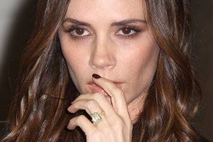 victoria-beckham-engagement-ring-136384219899202601-131017173909.jpg