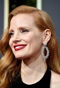 Jessica-Chastain-chandelier-earrings.jpg