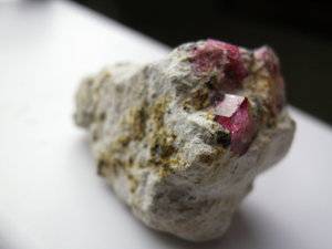 Red beryl in matrix 1.JPG