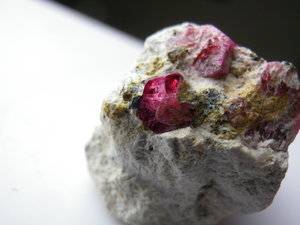 Red beryl in matrix 2.JPG