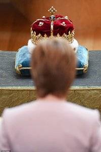 Nicola Sturgeon in front of the Scots Crown.jpg