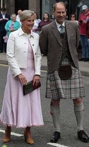 sophie-wessex-pink-dress-scotland-z.jpg