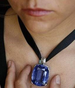 206.82 carat Sapphire Pendant of Duchess of Windsor.jpg