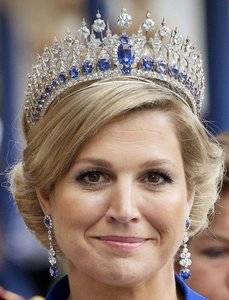 Sapphire Parure Tiara Med light.jpg