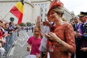 Princess Eléonore and Queen Mathilde.jpg