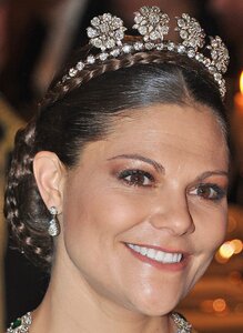 Four Button Tiara () Princess Victoria 7.jpg