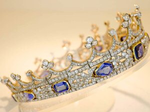 Queen Victoria wedding coronet.jpg