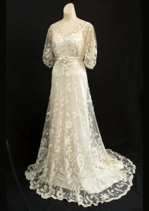 antique lace dress2.jpg