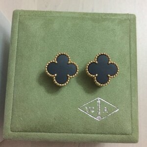 van_cleef__arpels_vintage_alhambra_gold__black_onyx_earrings_1506352122_0c9dde69.jpg