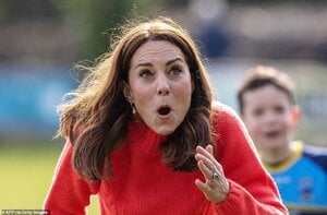 25579830-8077861-Kate_reacts_after_hitting_the_ball_while_trying_to_play_hurling_-a-362_158342...jpg