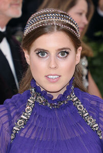 princess-beatrice-met-gala-headband-a.jpg