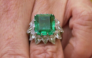 Elizabeth Taylor ring.jpg