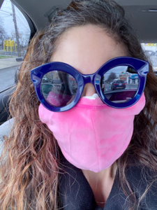 pinkmaskandbluesunglasses.png