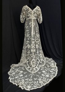 antique lace dress3.jpg