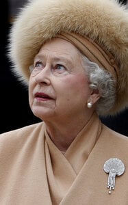 Unveiling The New Statue Of the Queen Mother in 2009.jpg