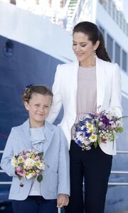 crown-princess-mary-amp-princess-isabella-of-denmark-undertake-engagements-on-the-island-of-sa...jpg