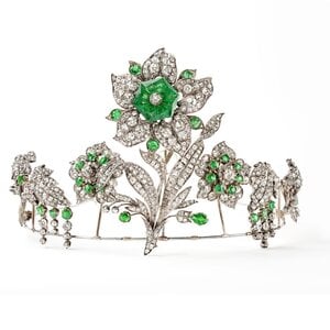 chaumet_transformable_tiara.tif__1536x0_q75_crop-scale_subsampling-2_upscale-false.jpg