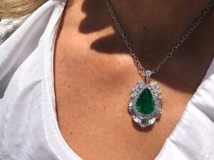 9.26 Ct Emerald Pendant 4.jpg